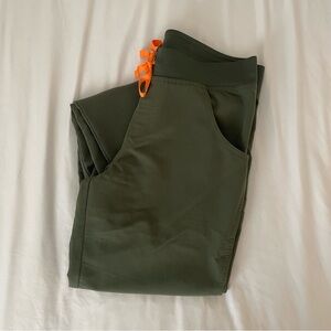 Figs “Moss” Kade Pants & Catarina Top